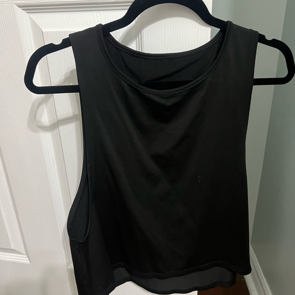 Women’s Tops - Picture 3 of 5